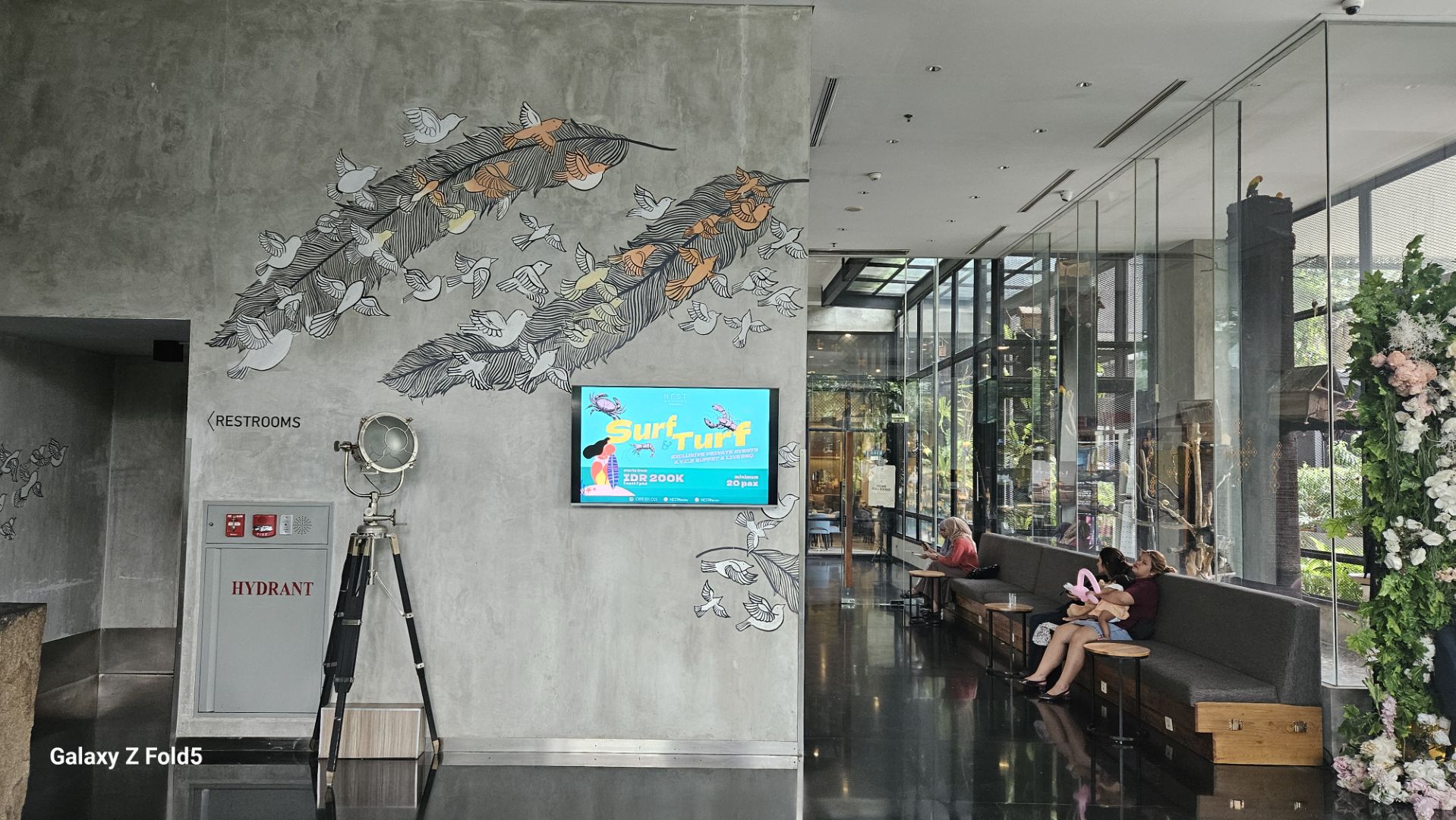 Lobby lift