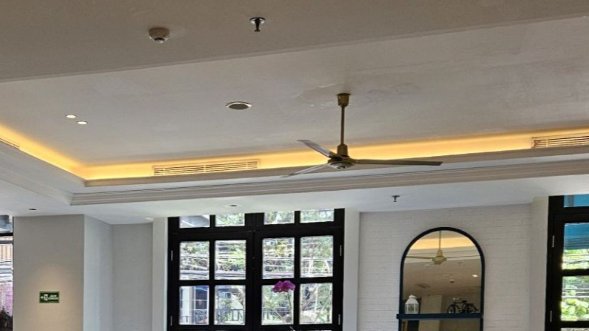 Ceiling Detector
