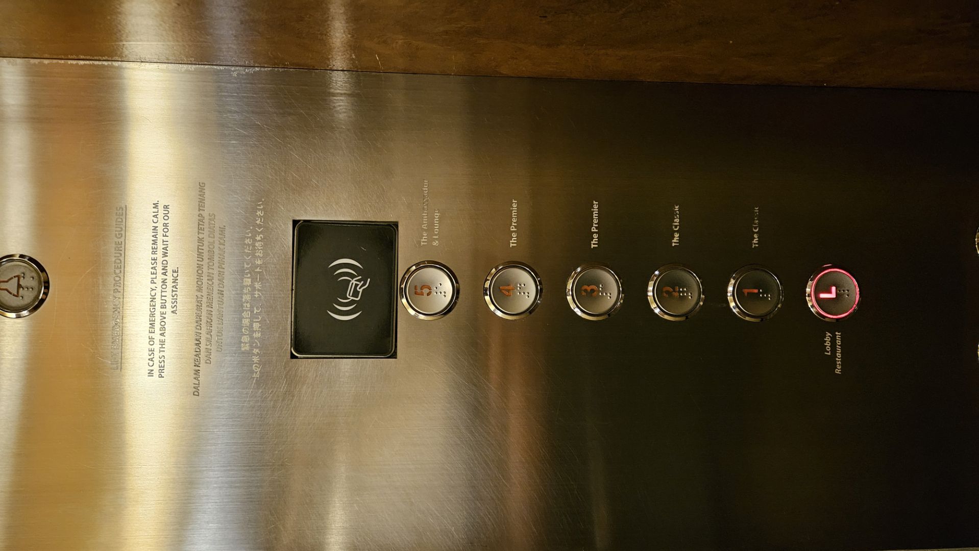 Elevator directory showing floor configuration
